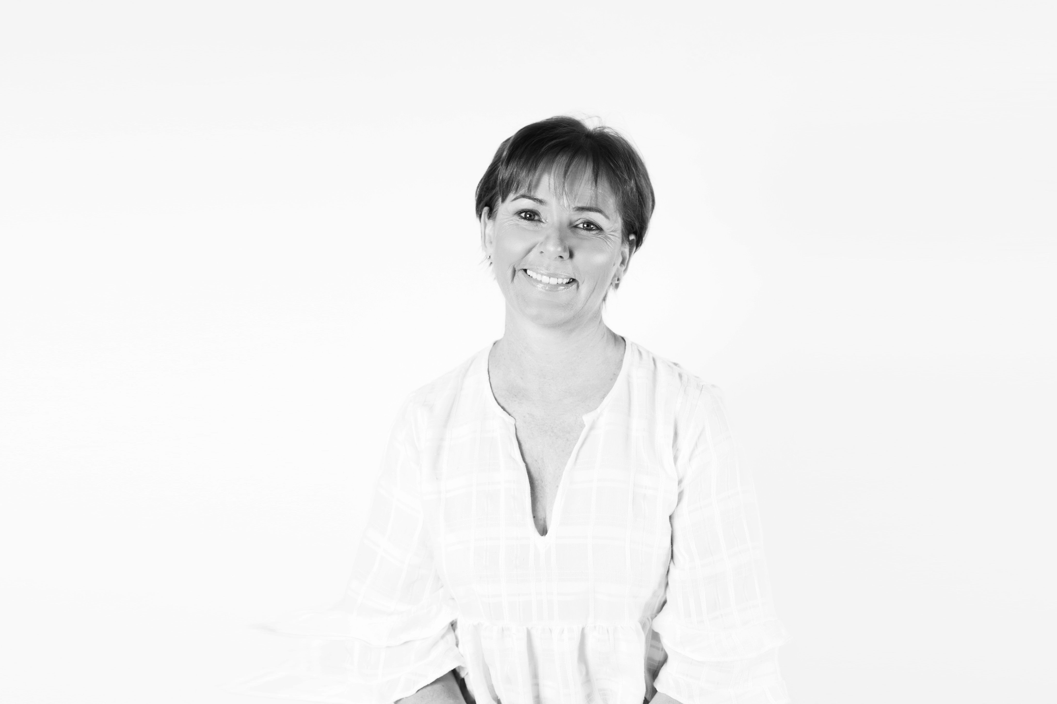 Fran Ioannidis - Keeping Busy With Her Feet
